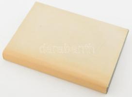 Vayer Lajos: Az itáliai reneszánsz művészete. Bp., 1982, Corvina. Gazdag fekete-fehér képanyaggal il...