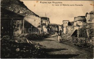 Shkoder, Shkodra, Skadar, Skodra, Scutari, Skutari; Kujtim nga Shgypenia. Le bazar de Shkodra apres l'incendie / bazaar after the fire (EK)