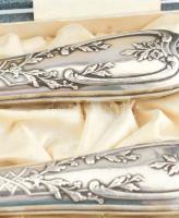 Ezüst (Ag) nyelű antik francia hús szervírozó készlet, jelzéssel, díszdobozban, h: 27-31 cm, bruttó:...