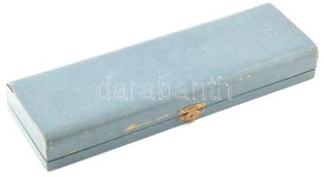 Ezüst (Ag) nyelű antik francia hús szervírozó készlet, jelzéssel, díszdobozban, h: 27-31 cm, bruttó:...