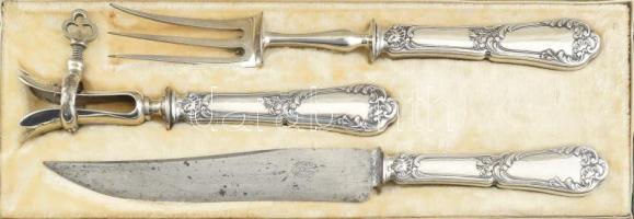 Ezüst (Ag) nyelű antik francia hús szervírozó készlet pulykacomb fogóval, jelzéssel, díszdobozban, h...