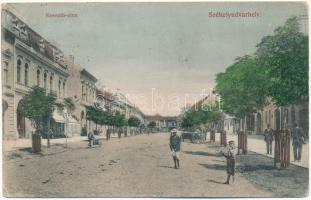 Székelyudvarhely, Odorheiu Secuiesc; Kossuth utca, Budapest szálloda. Dragomán S.J. kiadása / street, hotel (Rb)