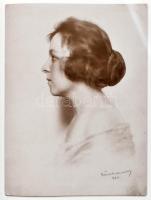 Gömör Béla: Bäck Manci - az elfeledett szegedi fotográfusnő. Bp, 2003, GMR Reklámügynőkség. Fekete-f...