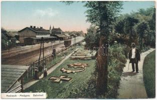 Medgyes, Mediasch, Medias; Bahnhof / vasútállomás. Fritz Guggenberg kiadása / railway station (EK)