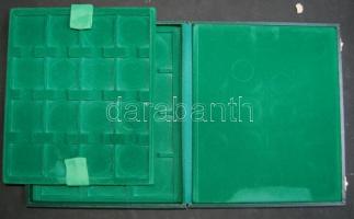 Éremtartó kazetta 28 férőhellye, 1db tálcával, 54x54mm + 45x45mm, nagyon jó állapotban