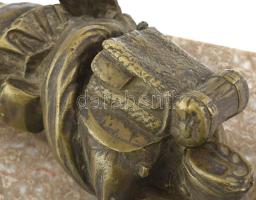 I. világháborús katona bronz szobra, nyitható tintatartó márvány alapon. Puska nélkül 28 cm