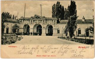 1902 Arad, Várkapu katonákkal. Kerpel Izsó kiadása / castle gate with K.u.K. soldiers (vágott / cut)