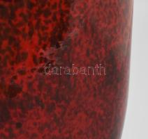 Csizmadia Margit: Vörösmázas váza. Jelzéssel, aljánál kis mázpattanással, m: 31 cm