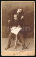 cca 1900-1910 Az író és a mecénás, keményhátú kabinetfotó, aláírással, kissé foltos, 17,5x10,5 cm