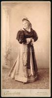 cca 1910 Rákosi Szidi (1852-1935) színésznő, színészpedagógus fotója, keményhátú fotó Goszleth István budapesti műterméből, 20x11 cm