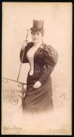 cca 1900 Csillag Teréz (1862-1915) színésznő portréfotója, keményhátú fotó Uher Ödön budapesti műterméből, 20x11 cm