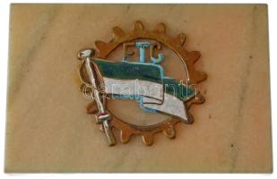 ~1960. "FTC (Ferencvárosi Torna Club, Fradi)" zománcozott fém díszítmény márványlapon (122x80x15mm) T:XF korr.