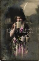 1913 Lady with beer mugs