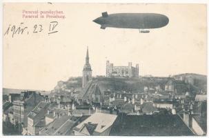 1911 Pozsony, Pressburg, Bratislava; Parseval katonai kormányozható léghajó a város felett / Parseval military dirigible airship (Rb)