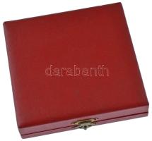 Lajos József (1936-) 1988. "A közös munka emlékére - XI. Ker. Tanács" egyoldalas, öntött b...