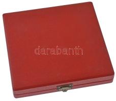 1965. "1965. év legjobb sportriport filmje - Kolonits Ilona" ezüstpatinázott bronz díjérem...