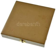 ~1990. "Kanizsa Tivadar Sportjátékok Szolnok" bronz vízilabda emlékérem díszdobozban (116m...