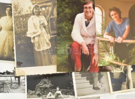 40 db jórészt fekete-fehér amatőr fotó csinos nőkről, vegyes méretben