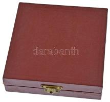 1971. "50 éves a Pécsi Bányász" kétoldalas bronz emlékérem eredeti tokban (88mm). A klubot...