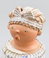 Kiss Roóz Ilona (1920-2010): Lány, keresztbe tett lábbal. Nagy méretű mázas kerámia, jelzett, hibátl...