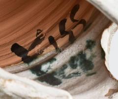 Kiss Roóz Ilona (1920-2010): Lány, keresztbe tett lábbal. Nagy méretű mázas kerámia, jelzett, hibátl...