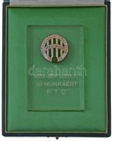 1962. "1962-ben végzett jó munkáért - FTC" plexi plakett a Ferencváros (Fradi) zománcozott címerével, eredeti tokban (59x91mm) T:AU