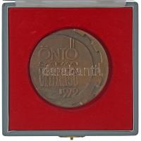 Rácz Edit (1936-) 1979. "Ki Minek Mestere / Öntő Szakmai Politikai Vetélkedő" öntött bronz...