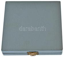 Rácz Edit (1936-) 1979. "Ki Minek Mestere / Öntő Szakmai Politikai Vetélkedő" öntött bronz...