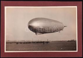 cca 1931 Graf Zeppelin fotója, fotó kartonon, 8x13 cm