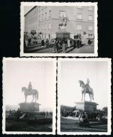 1935 Görgey Artúr lovasszobra koszorúkkal a szobor avatása után a budai Várban, a szobor a II. világháborúban elpusztult, maradványait beolvasztották a Sztálin-szoborba, 3 db fotó, 8,5×6 cm