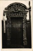 Kolozsvár, Cluj; Szent Mihály templom belső, sekrestye ajtaja / church interior, sacristy door