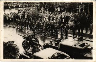 1940 Marosvásárhely, Targu Mures; bevonulás, tüzérség felvonulása Horthy előtt / entry of the Hungarian troops, artillery + "1940 Marosvásárhely visszatért" So. Stpl (EK)