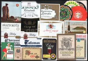Vegyes italcímke tétel (közte néhány bőröndcímke is), össz. 22 db