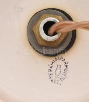 Iparművész porcelán testű lámpa. Kézzel festett, jelzett, mázrepedésekkel. Búra nélkül Test 19 cm, é...