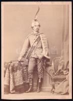 cca 1867 Ismeretlen férfi portréja, talán pont a koronázás idejéből, a keresztövön nemzeti kiscímeres, koronás díszítéssel, jurátus szablyával, keményhátú portréfotó Borsos és Doctor pesti műterméből, 15x11 cm