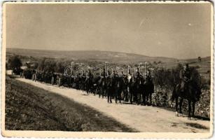 1940 Erdélyi bevonulás, Náray László hadnagy és ütege / Entry of the Hungarian troops in Transylvania, soldiers. photo (EK)