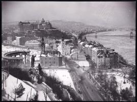 cca 1930-1940 Szendrő István (1908-2000): Budapest, tél a Tabánban, villamos, Gellért-hegy, pecséttel jelzett fotó, 17,5×21 cm