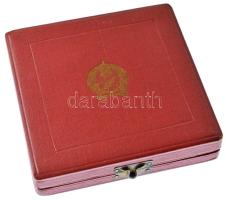 1953. "Nemzeti Bajnokság II. oszt. III." fém labdarúgó díjérem eredeti tokban (49mm). Az 1...