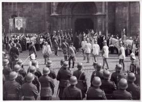 cca 1930-1940 Szendrő István (1908-2000): Szent Jobb körmenet, pecséttel jelzett fotó, 17,5×21 cm