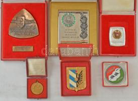 10db-os sport emlékérem, díjérem és -plakett-tétel dobozban, eredeti tokokban T:vegyes