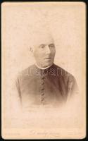 cca 1880 Pap portréja, keményhátú fotó a Dunky fivérek kolozsvári műterméből, 10,5×6,5 cm