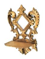 Historizáló stílusú fali fa konzol, lehajtható polccal, sérült, részben ragasztással javított. 31x22x10,5 cm