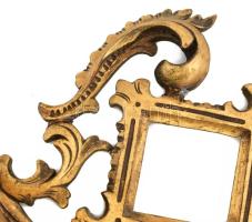 Historizáló stílusú fali fa konzol, lehajtható polccal, sérült, részben ragasztással javított. 31x22...