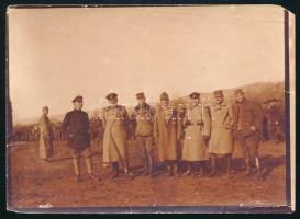 1916 A Monarchia katonái német katonatársakkal, fotó, felületén törésnyomok, kis sarokhiány, 8,5×12 cm
