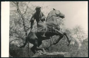 1961 Kisfaludy Stróbl Zsigmond (1884-1975) szobrászművész autográf újévi üdvözlő sorai, aláírással V...