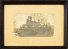 cca 1915 Páncélvonat, kartonra ragasztott fotó, felületi sérülésekkel, üvegezett keretben, 9×13,5 cm