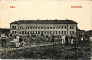 1909 Nyitra, Nitra; Katonai Csapat kórház. Fürst Sz. kiadása / military hospital + "PRIVIGYE-ÉRSEKÚJVÁR 72 D" vasúti mozgóposta