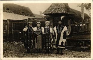 1943 Kalotaszeg, Tara Calatei; erdélyi folklór, népviselet / Transylvanian folklore