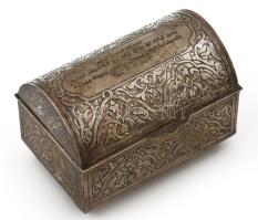 Arab feliratos fém doboz, jó állapotban, 12×7,5×8 cm