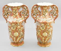 Seszták János Kolozsvár díszváza pár. Vázatesten rokályos kartusokban idillikus jelenetek, virágos d...